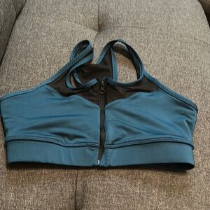 Zip front sports bra handful size small